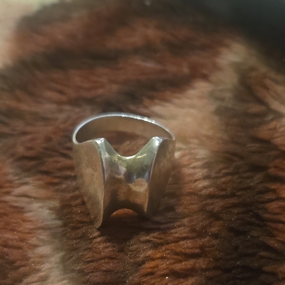 Elegant Silver Women's Ring